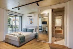 Stylish Waterfront Apt Near Douro, Dining, & Beach - Image 2
