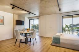 Stylish Waterfront Apt Near Douro, Dining, & Beach - Image 3