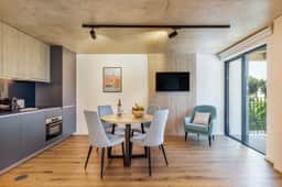 Stylish Waterfront Apt Near Douro, Dining, & Beach - Image 5