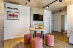 Riverside Studio Near Porto & Beaches w/ WiFi - Image 4