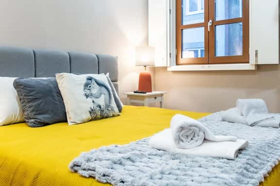 Historic Porto Apt Near Ribeira & Douro River - Image 1