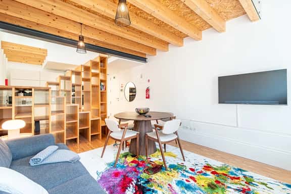 Modern Apt in Historic Porto's Largo da Lapa - Image 1
