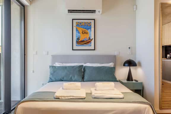 Stylish Waterfront Apt Near Douro, Dining, & Beach - Image 1