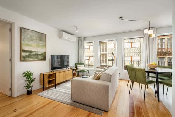 City Center Apartment w/ Fast WiFi & Kitchen - Image 1