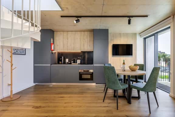 Riverside View Apt, Near Porto & Beach - Image 1