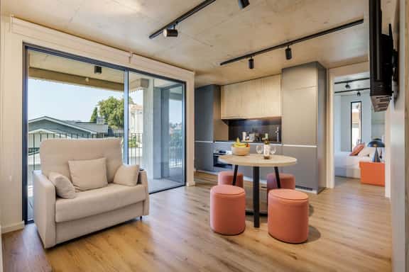 Riverside Studio Near Porto & Beaches w/ WiFi - Image 1