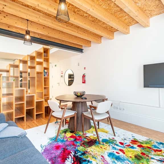 Modern Apt in Historic Porto's Largo da Lapa - Image 1