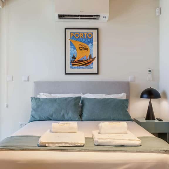 Stylish Waterfront Apt Near Douro, Dining, & Beach - Image 1