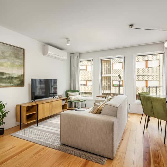 City Center Apartment w/ Fast WiFi & Kitchen - Image 1
