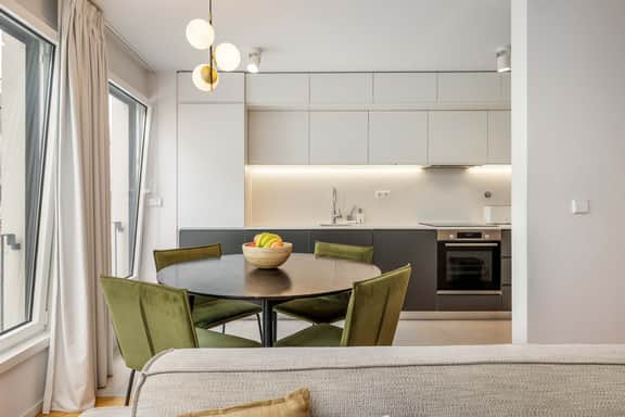 City Center Apartment w/ Fast WiFi & Kitchen - Image 2
