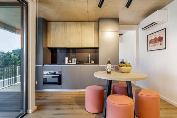 Riverside Studio Near Porto & Beaches w/ WiFi - Image 3